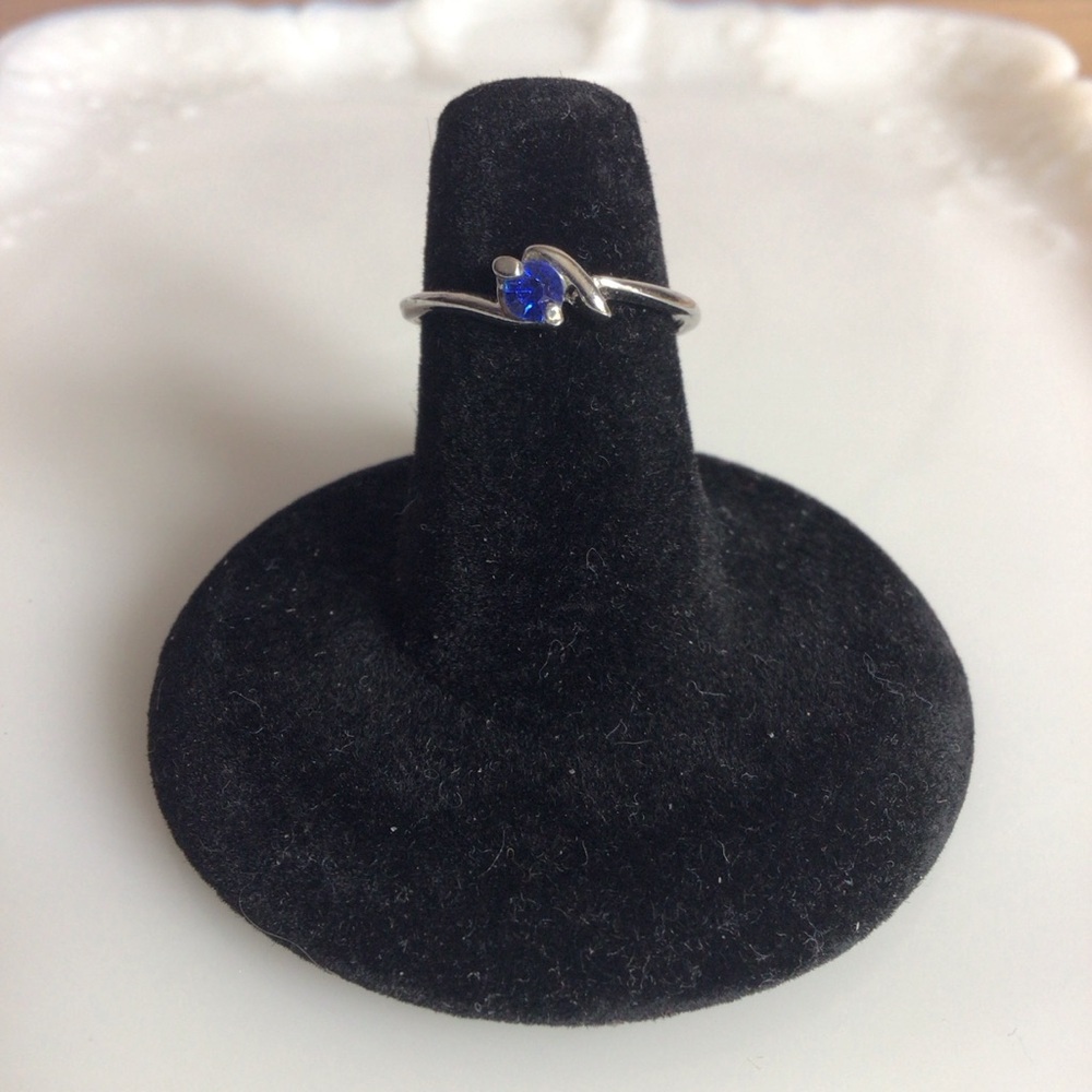 Elegant Silver and Blue Ring with Intricate Design - Size 8